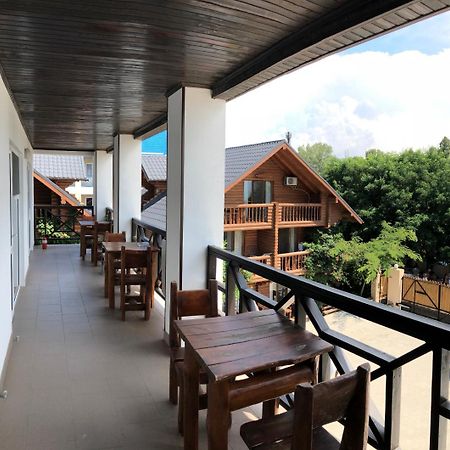 Веселий Кут Hotel Zaliznîi Port Exterior foto