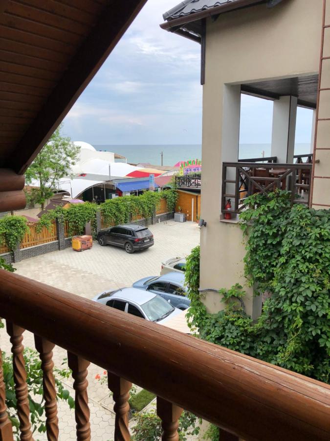 Веселий Кут Hotel Zaliznîi Port Exterior foto