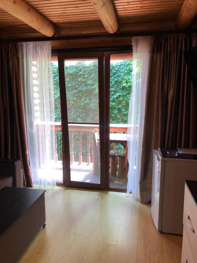 Веселий Кут Hotel Zaliznîi Port Exterior foto