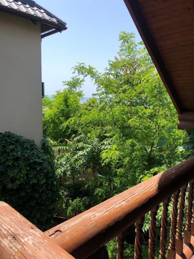 Веселий Кут Hotel Zaliznîi Port Exterior foto