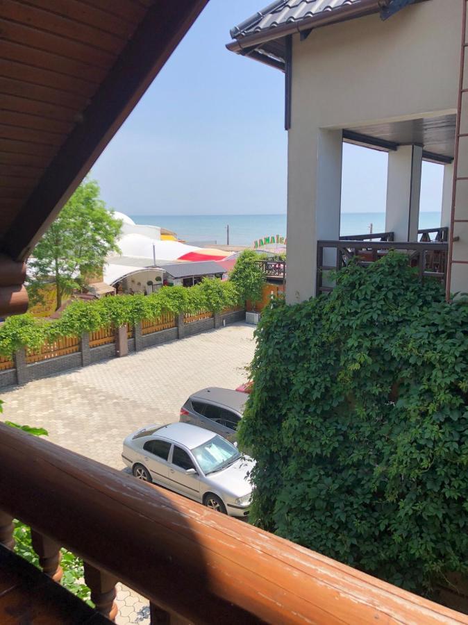 Веселий Кут Hotel Zaliznîi Port Exterior foto