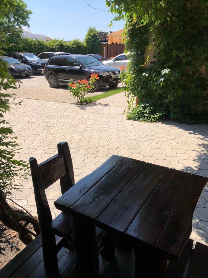 Веселий Кут Hotel Zaliznîi Port Exterior foto