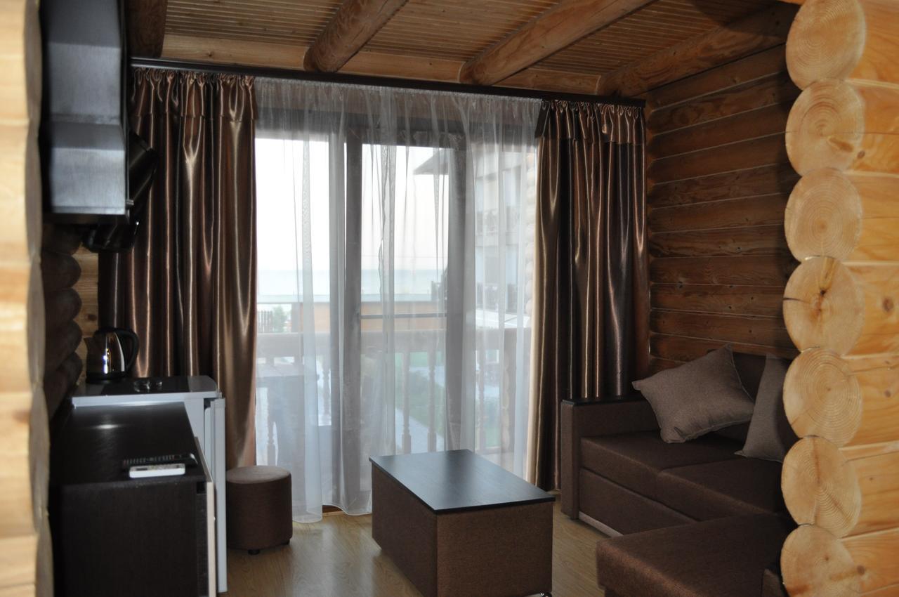 Веселий Кут Hotel Zaliznîi Port Exterior foto