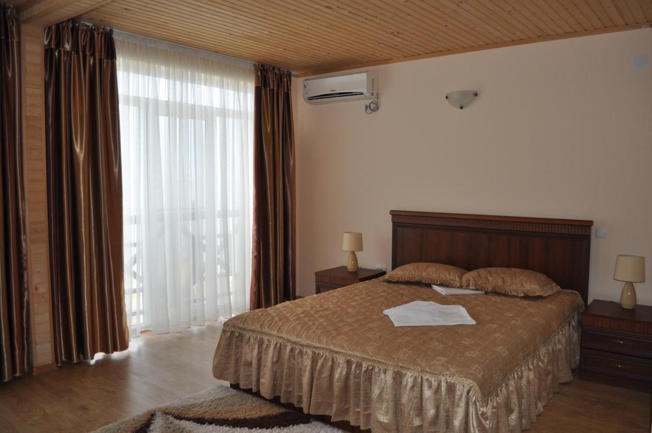 Веселий Кут Hotel Zaliznîi Port Exterior foto