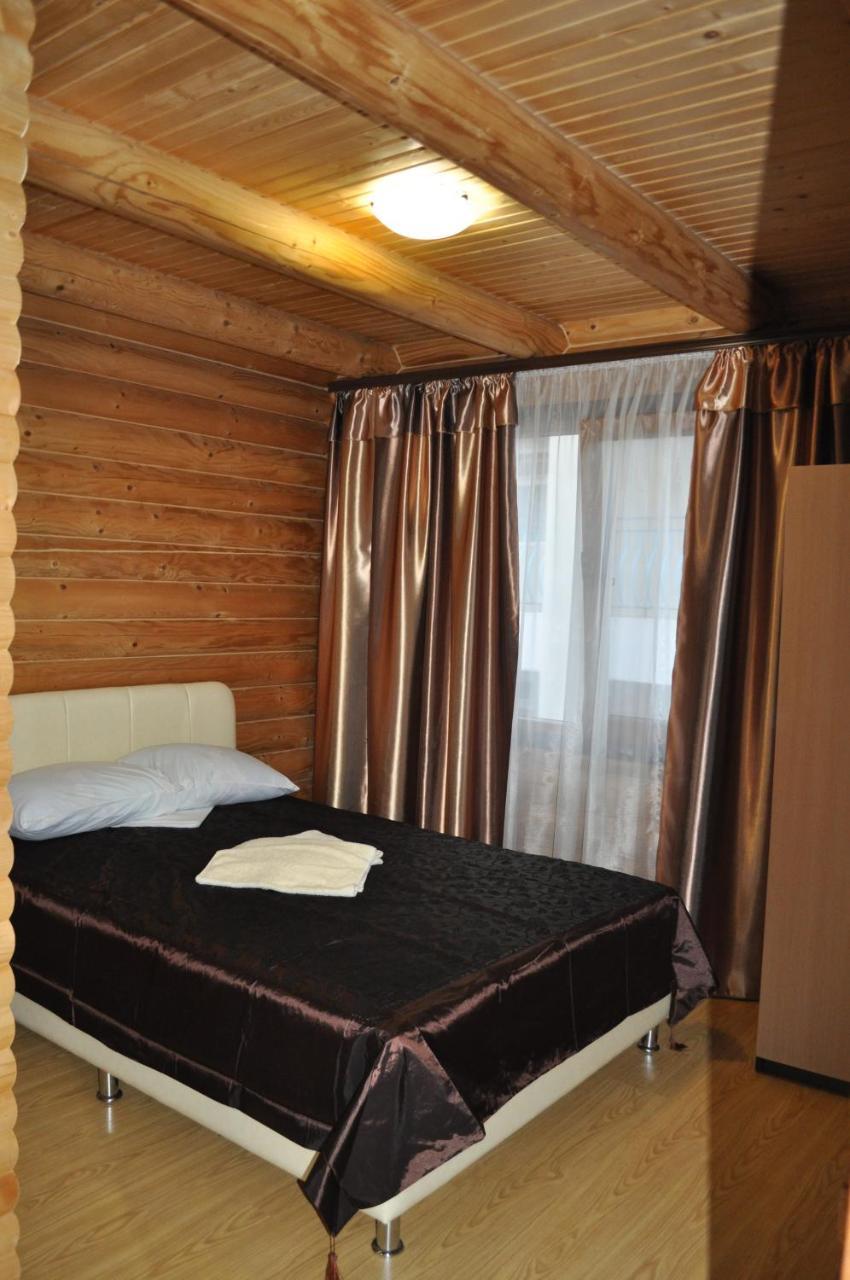Веселий Кут Hotel Zaliznîi Port Exterior foto