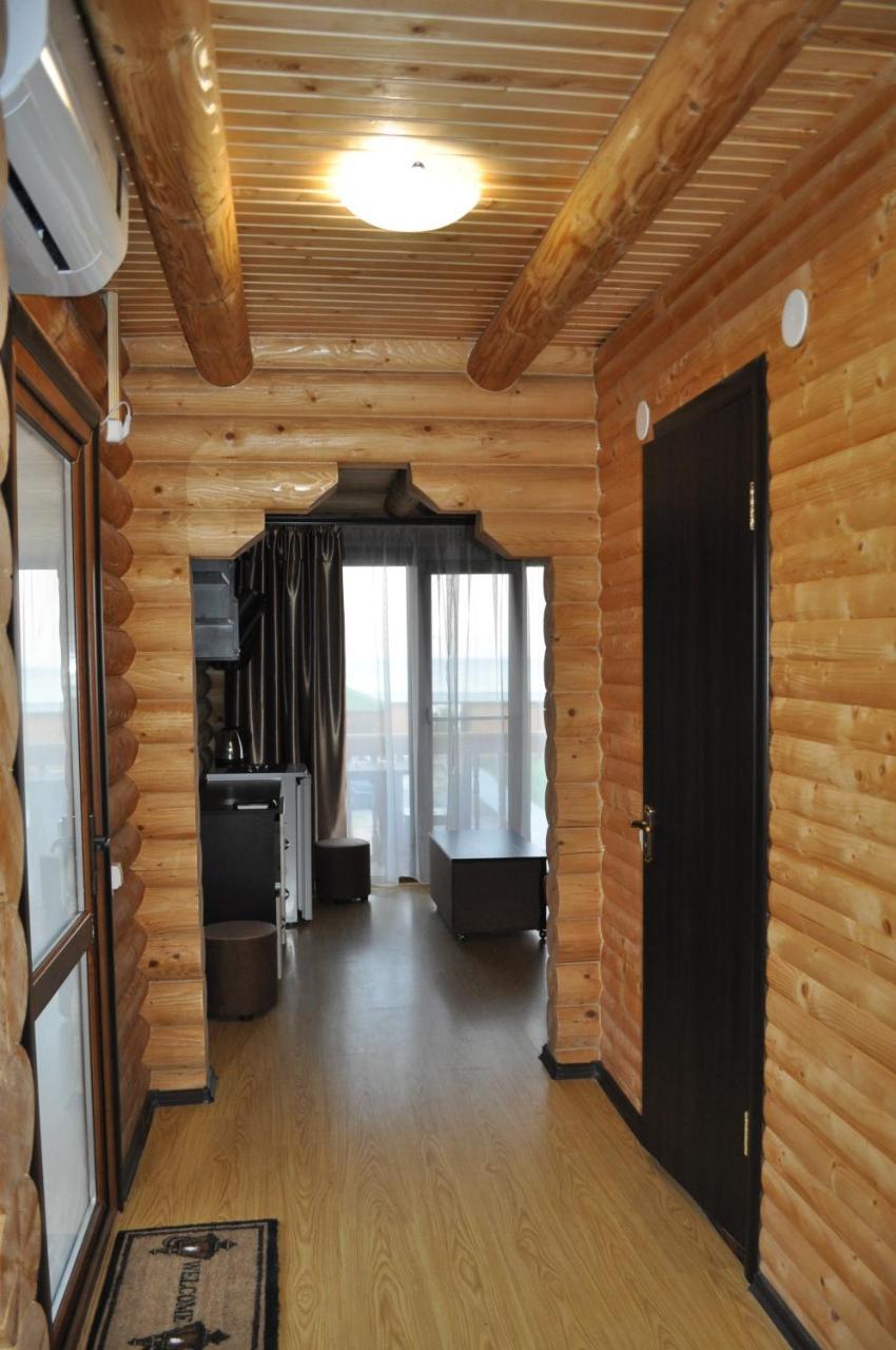 Веселий Кут Hotel Zaliznîi Port Exterior foto