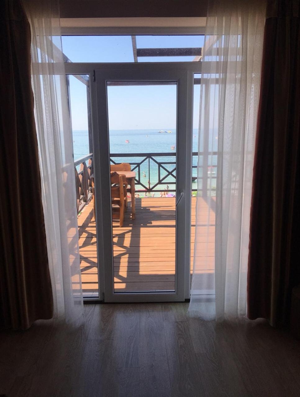 Веселий Кут Hotel Zaliznîi Port Exterior foto