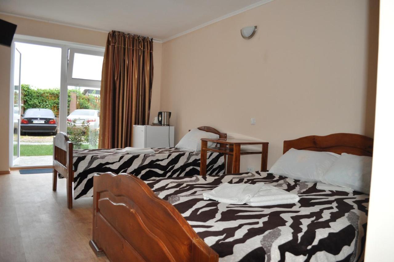 Веселий Кут Hotel Zaliznîi Port Exterior foto