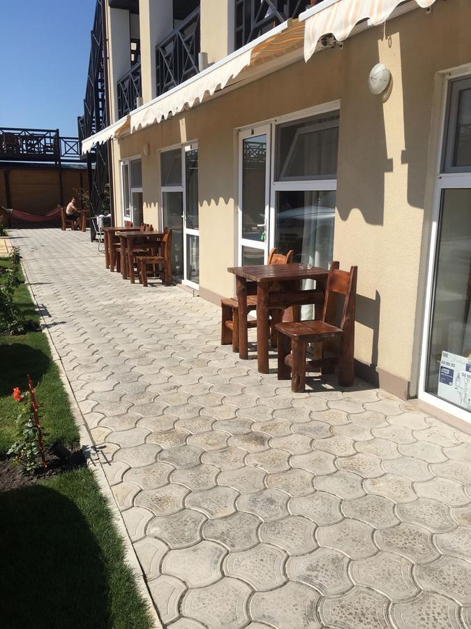 Веселий Кут Hotel Zaliznîi Port Exterior foto