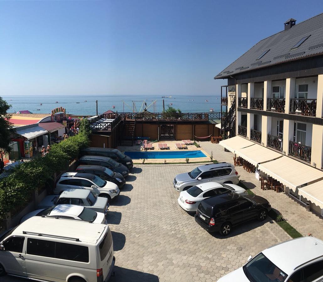 Веселий Кут Hotel Zaliznîi Port Exterior foto